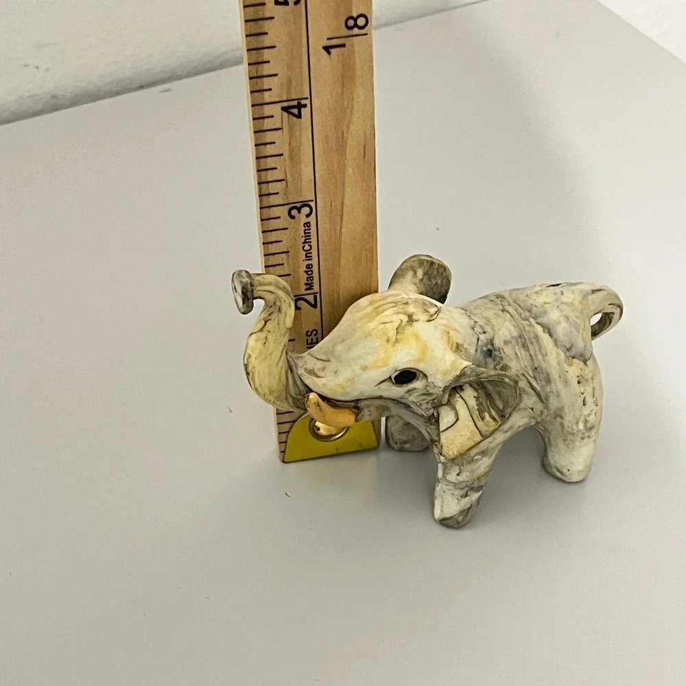 Vintage‎  Elephant Figurine Unisex OS Cream Marbled Trunk Up Lucky Decor